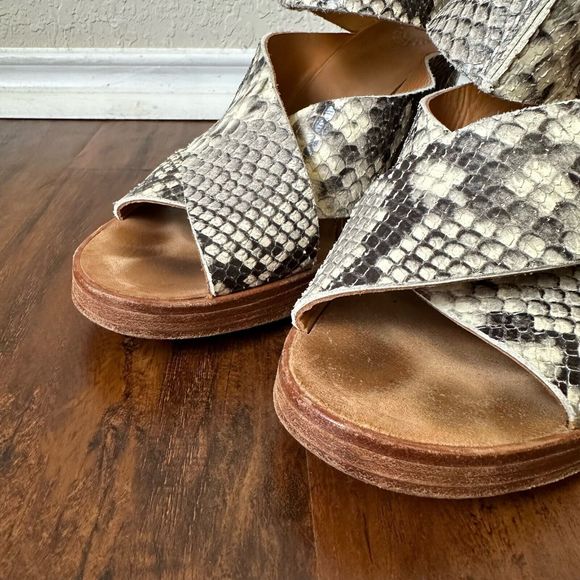 BUTTERO Slip On Open Toe Wedge Sandals in Leather Snakeskin - Picture 6 of 10